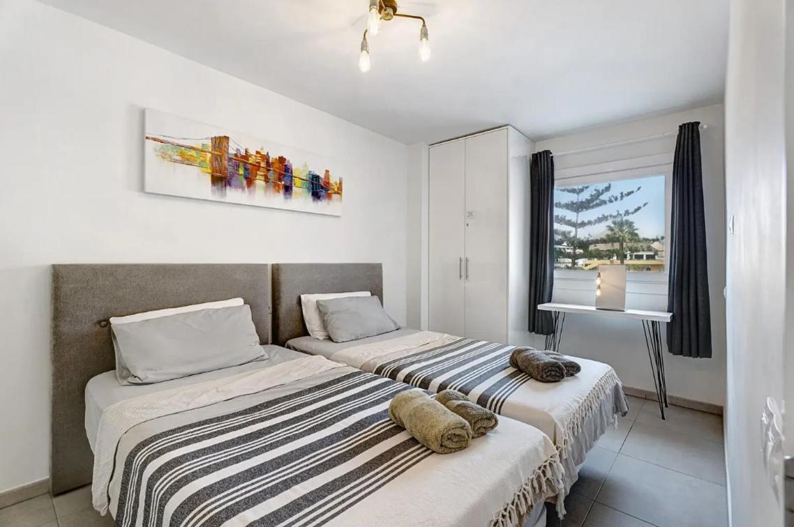 Apartamento De Lujo En Torre Del Sol, Playa De Las Americas Arona  Exterior photo